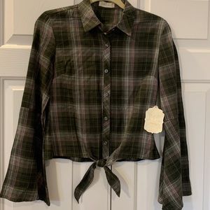 New w/out tag, Altar’d State Plaid Tie Front Top Size Large